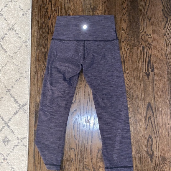 Cropped lulu lemon patterned leggings - Picture 2 of 3